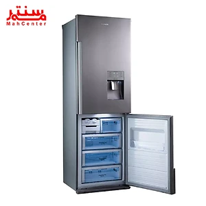 یک یخچال دیپوینت که فریزر با درب آن باز است.